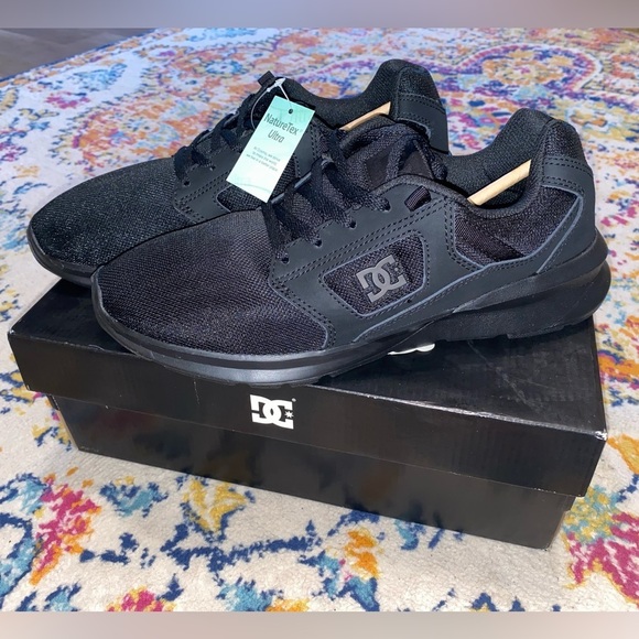 DC Other - NWT Black DC Skyline Tennis Shoes